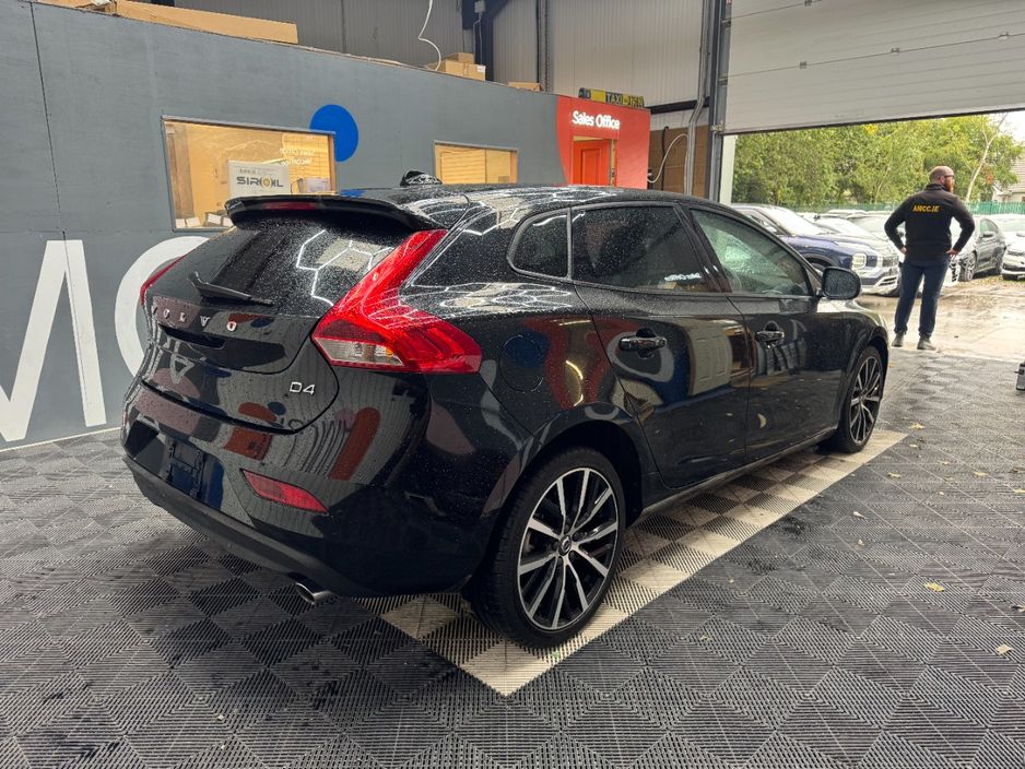 2017 Volvo V40