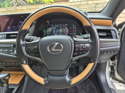 2021 Lexus ES 300h