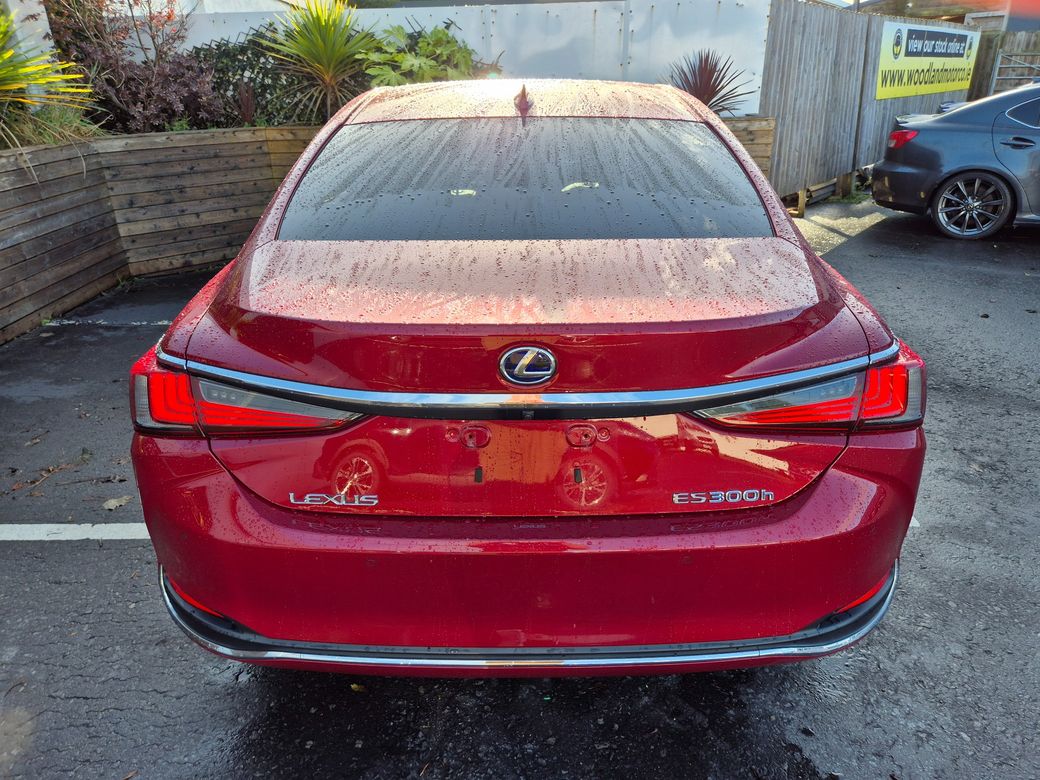2022 Lexus ES 300h