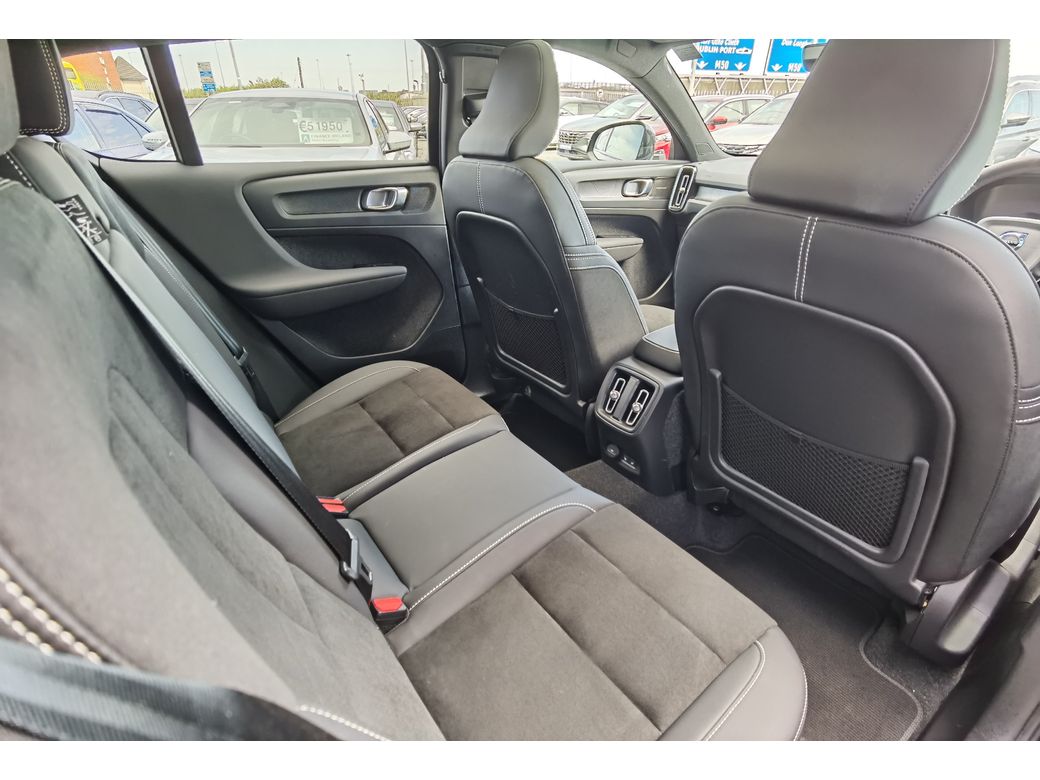 2022 Volvo C40