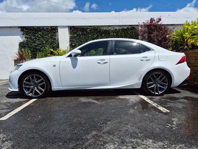 2015 Lexus IS 300h