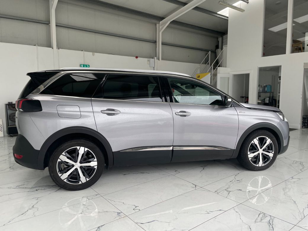 2021 Peugeot 5008