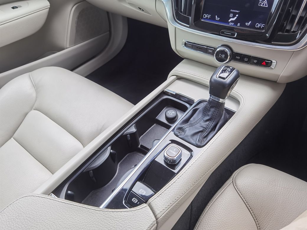2017 Volvo S90