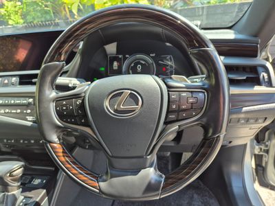 2020 Lexus ES 300h