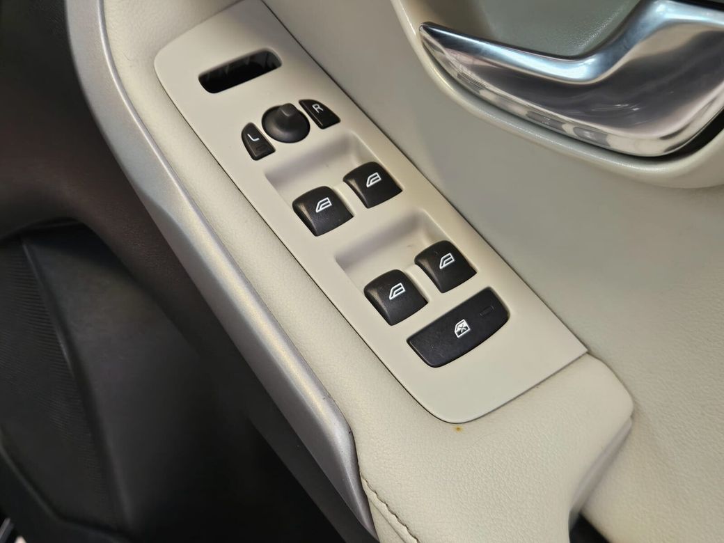 2016 Volvo V40