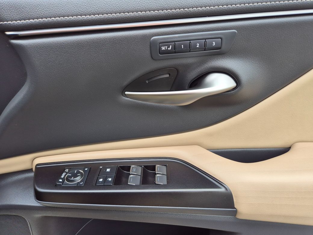 2021 Lexus ES 300h