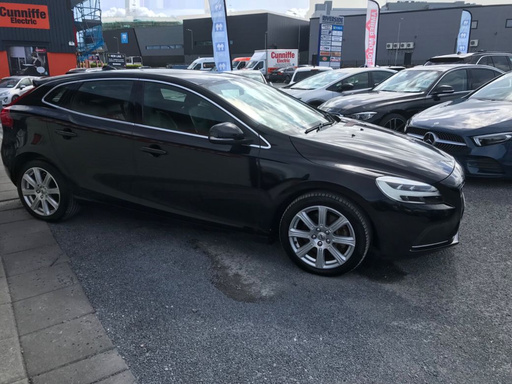 2018 Volvo V40
