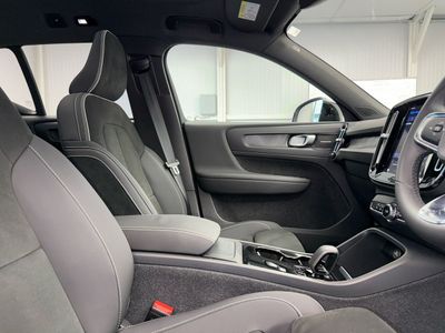 2023 Volvo XC40