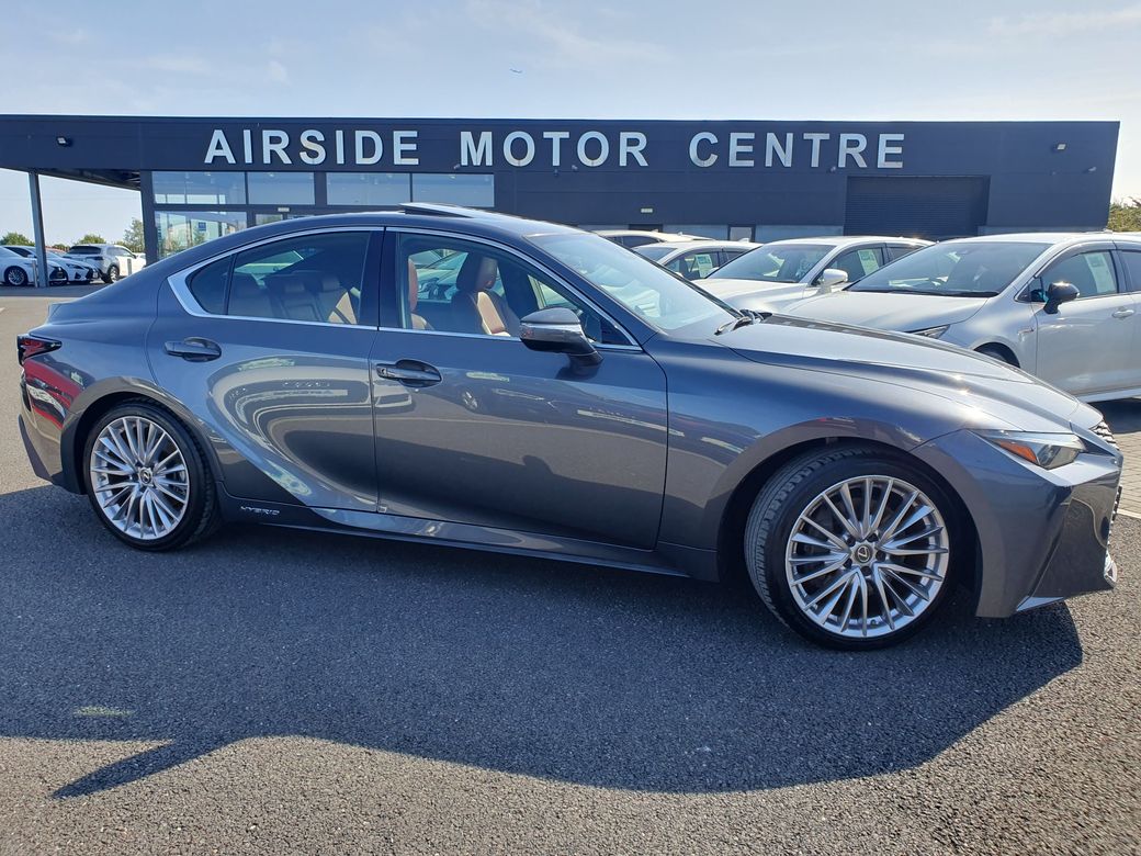 2021 Lexus IS 300h
