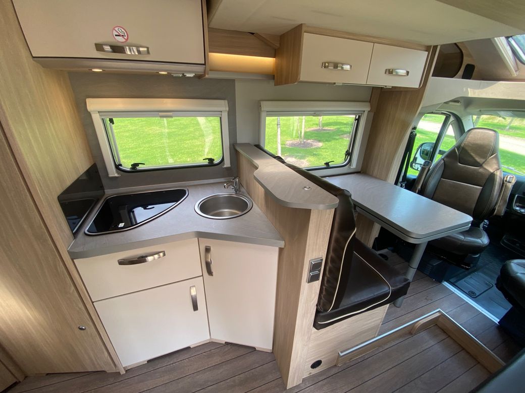 2021 WEINSBERG CARA SUITE 650 5 BERTH R.H.D 