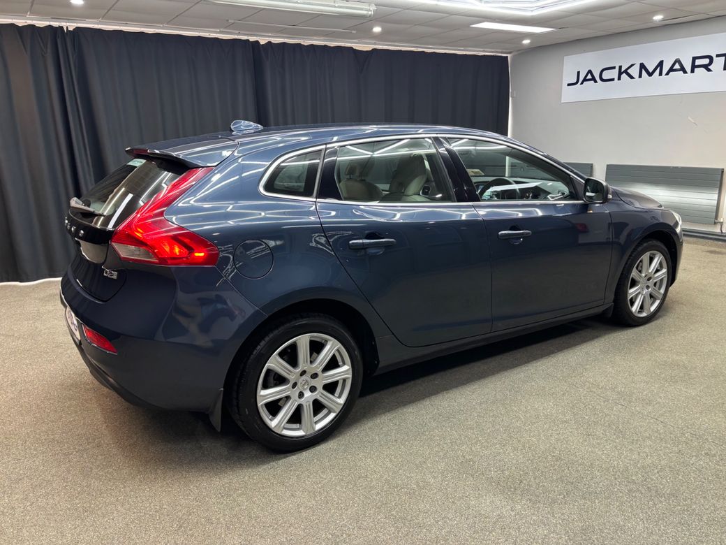 2017 Volvo V40