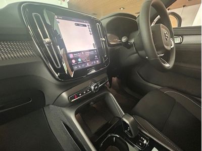 2025 Volvo Ex40