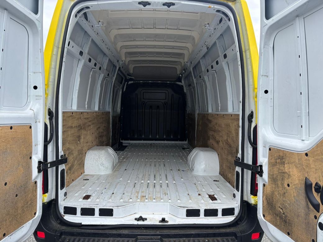 2021 Nissan NV400