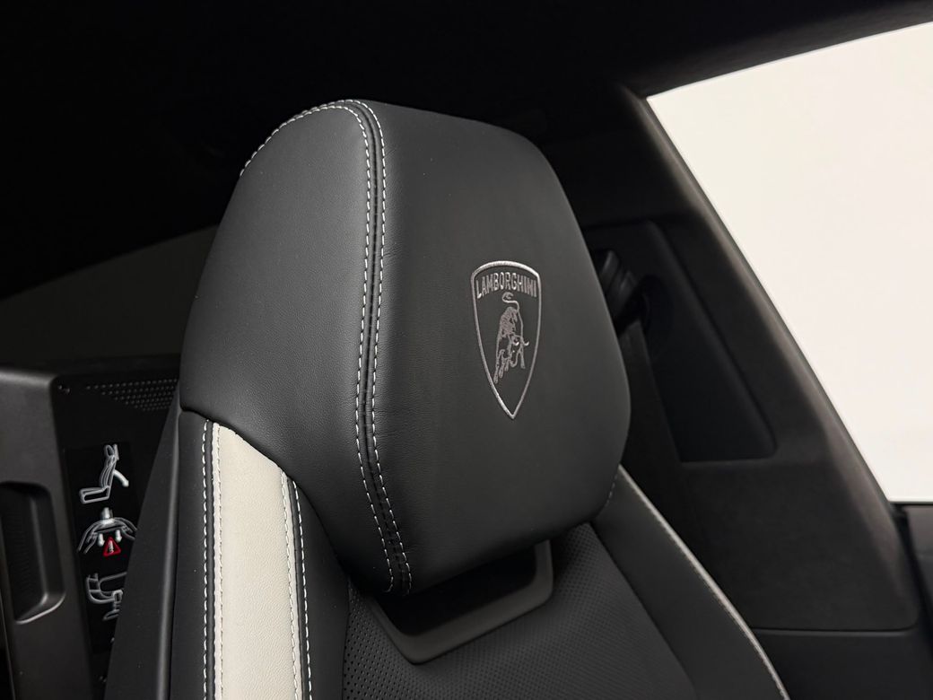 2025 Lamborghini Urus