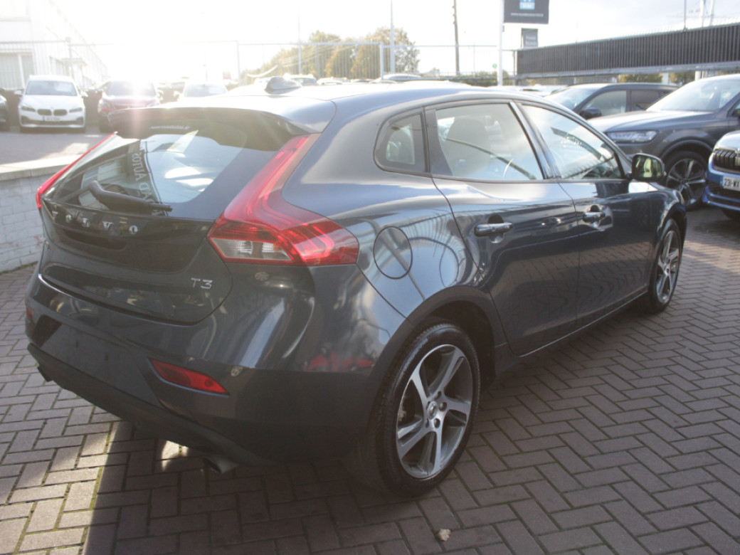 2018 Volvo V40