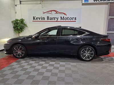 2022 Lexus ES 300h