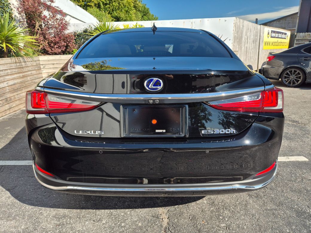 2021 Lexus ES 300h