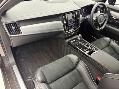 2022 Volvo S90