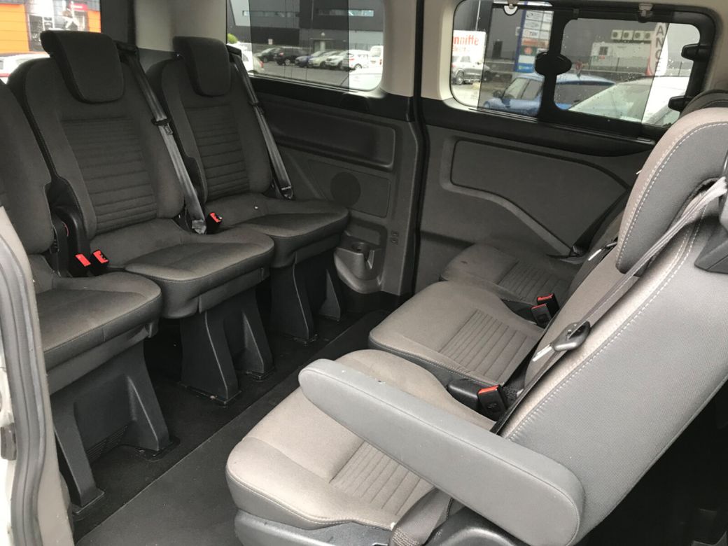 2022 Ford Tourneo