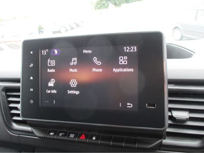 2025 Nissan Primastar