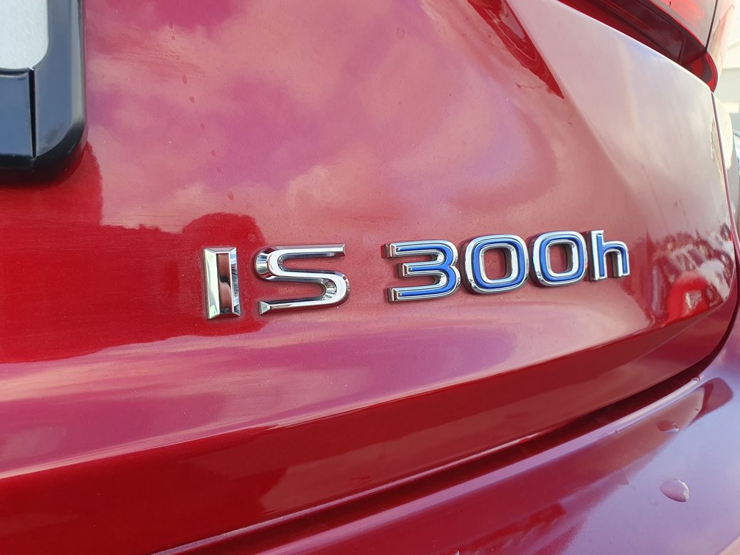 2015 Lexus IS 300h