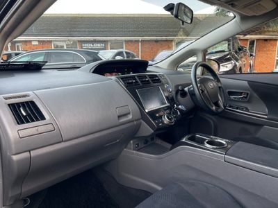 2013 Toyota Prius Alpha