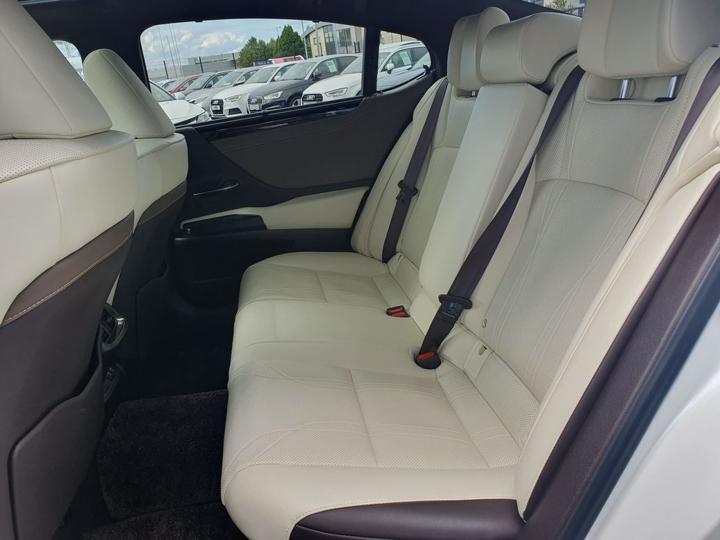 2019 Lexus ES 300h