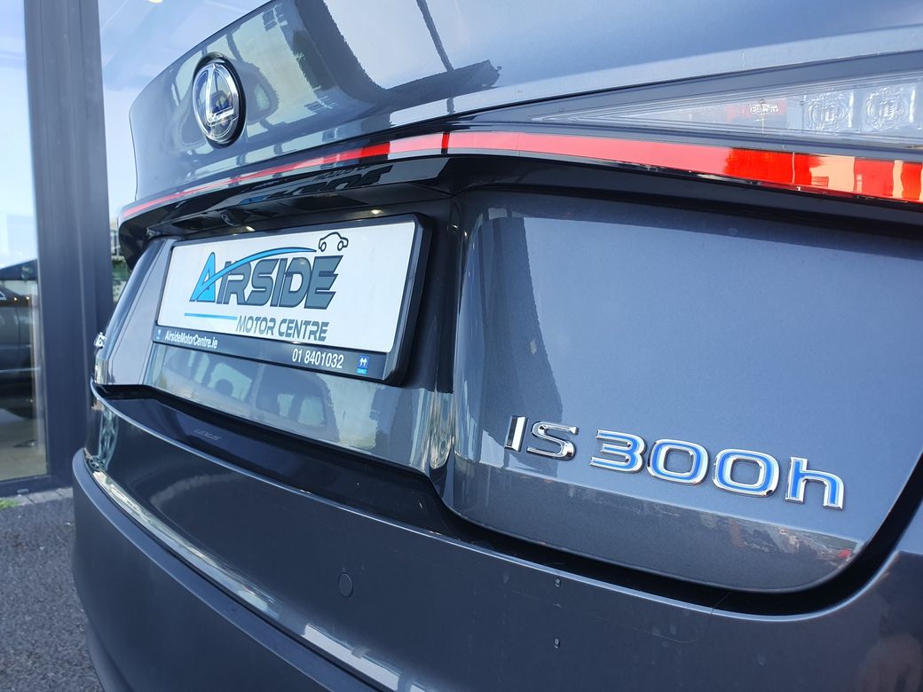 2021 Lexus IS 300h