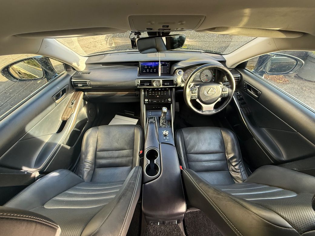2018 Lexus IS 300h
