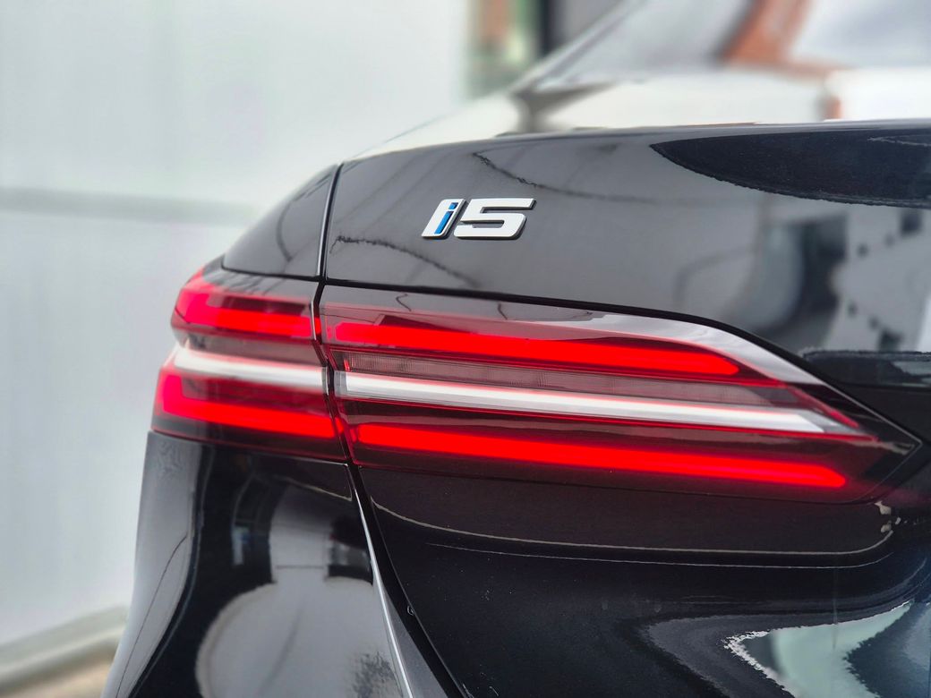 2025 BMW i5