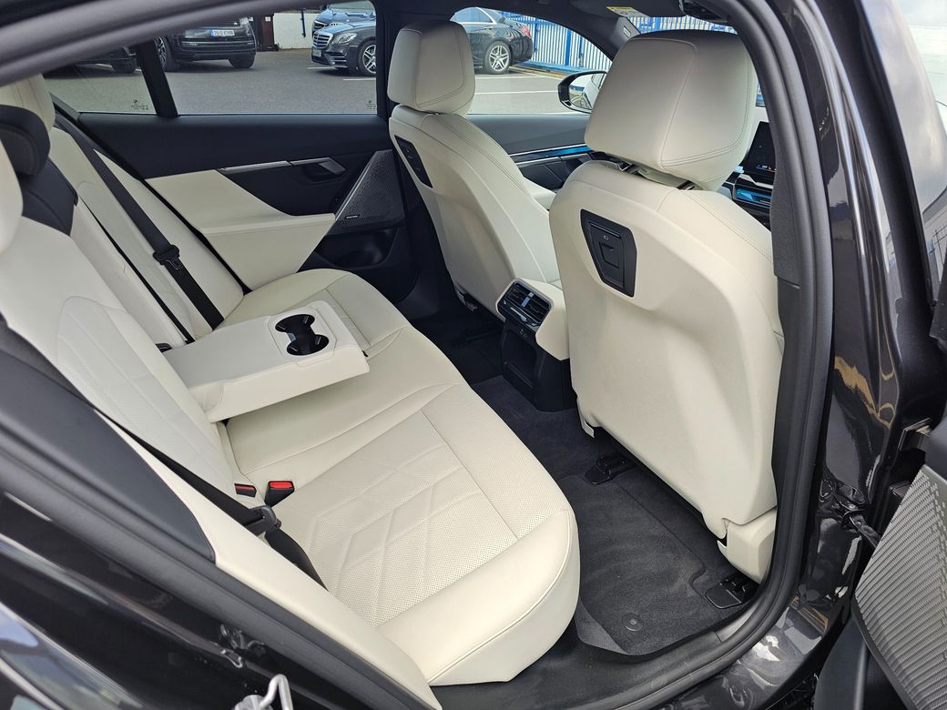 2025 BMW i5