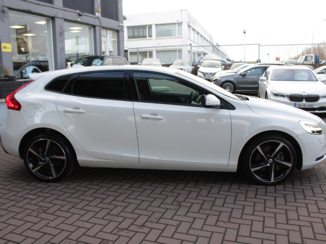 2016 Volvo V40