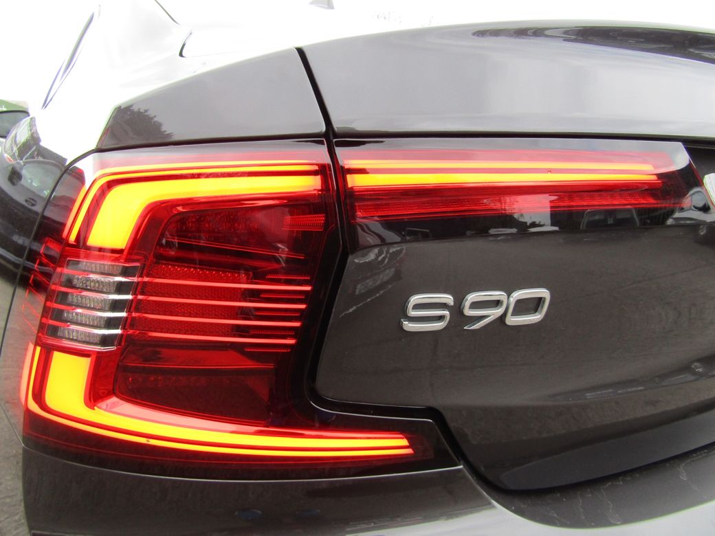 2021 Volvo S90