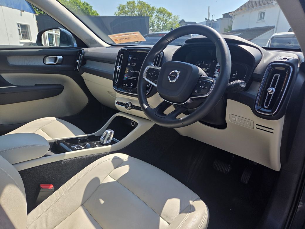 2022 Volvo XC40
