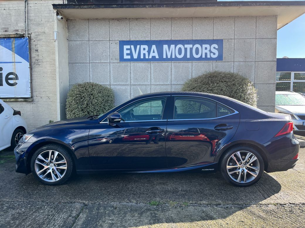 2017 Lexus IS 300h