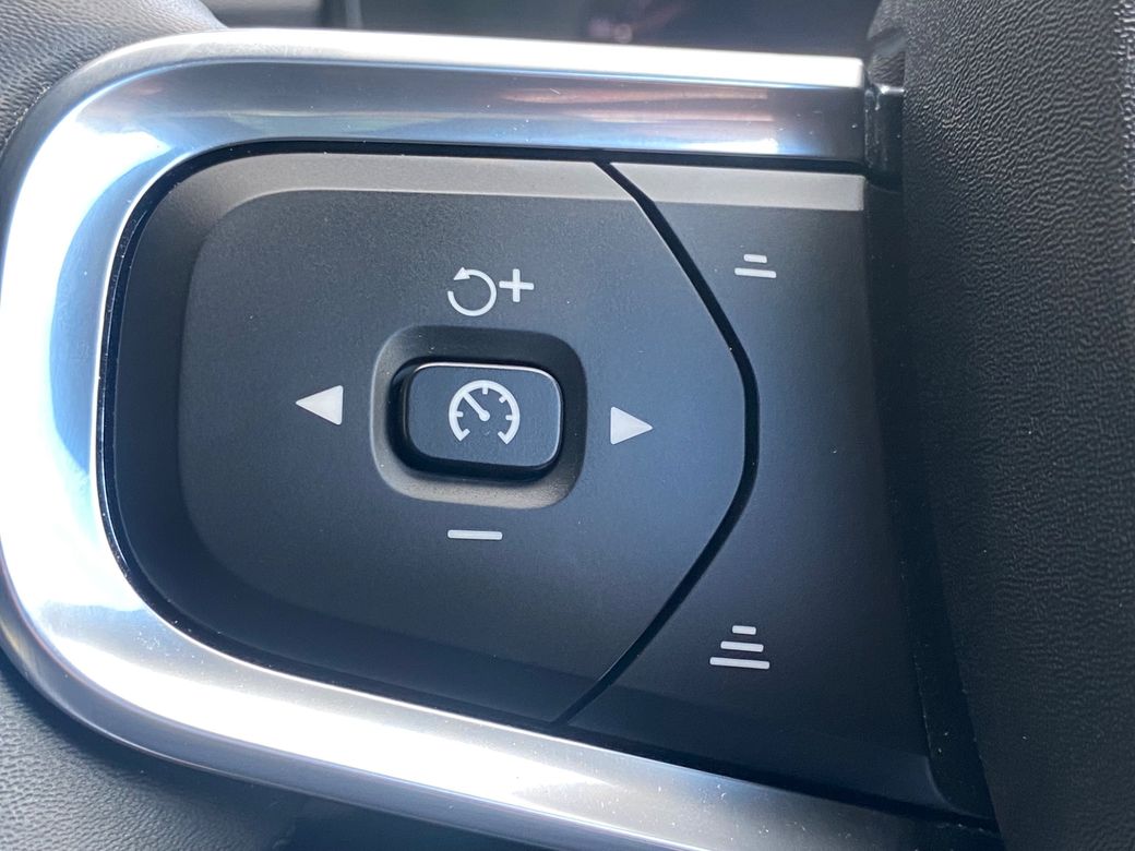 2024 Volvo XC40