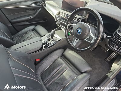 2023 BMW 530