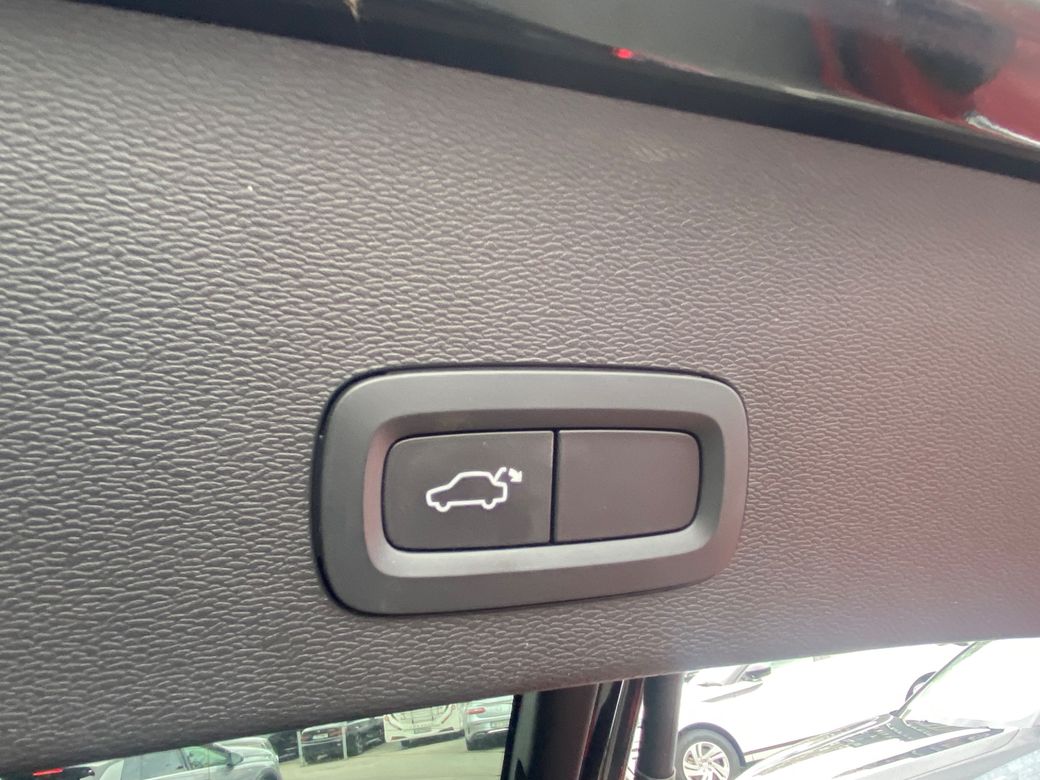 2023 Volvo C40