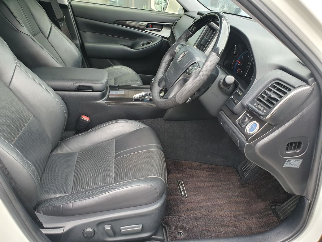 2013 Toyota Crown