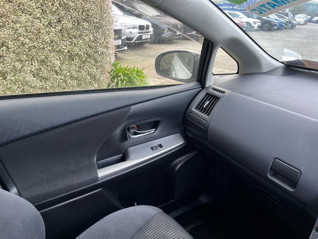 2018 Toyota Prius Alpha