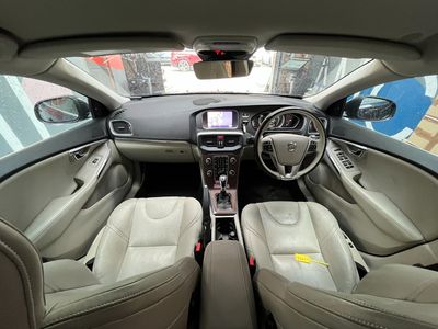 2019 Volvo V40