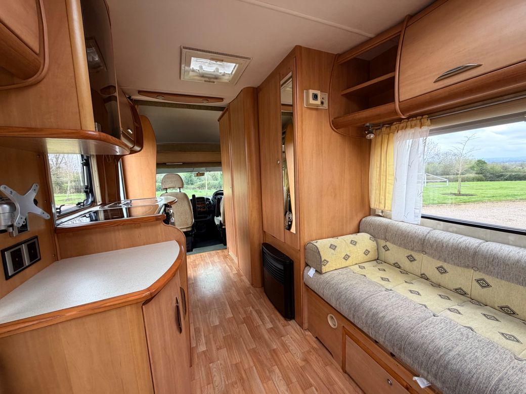 2005 SWIFT SUNTOR 590 RL R.H.D 