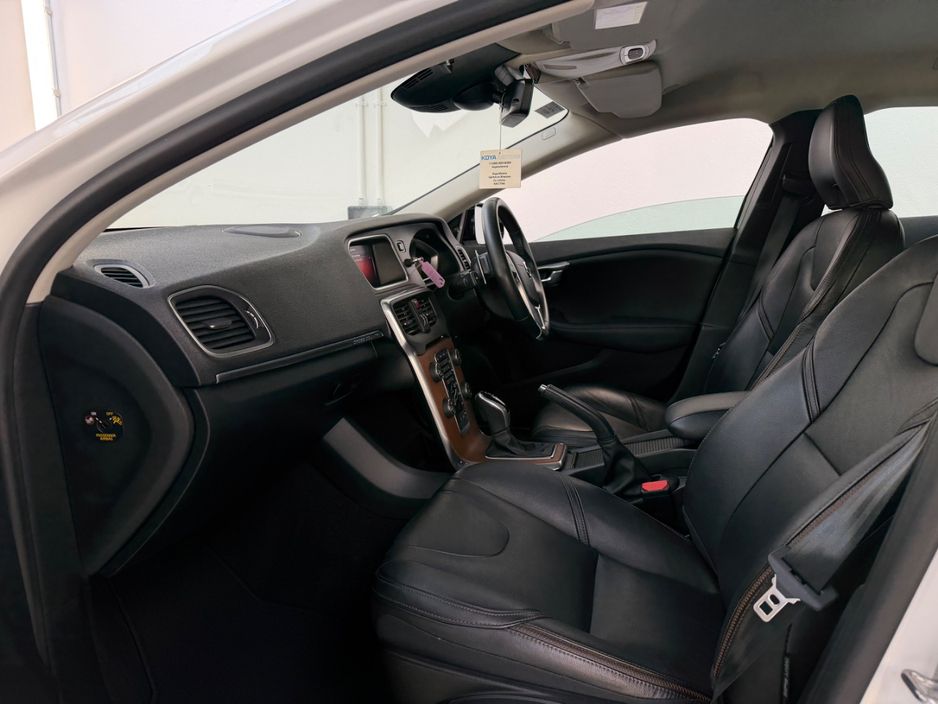 2017 Volvo V40