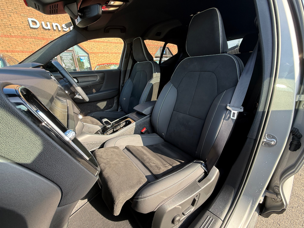 2022 Volvo XC40