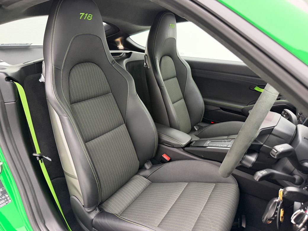 2024 Porsche Cayman