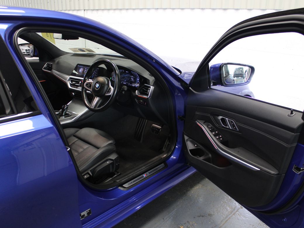 2021 BMW 330