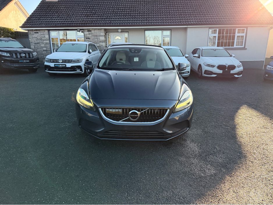 2019 Volvo V40