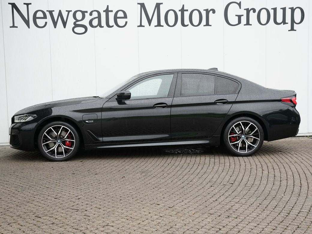 2022 BMW 530
