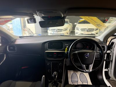 2015 Volvo V40