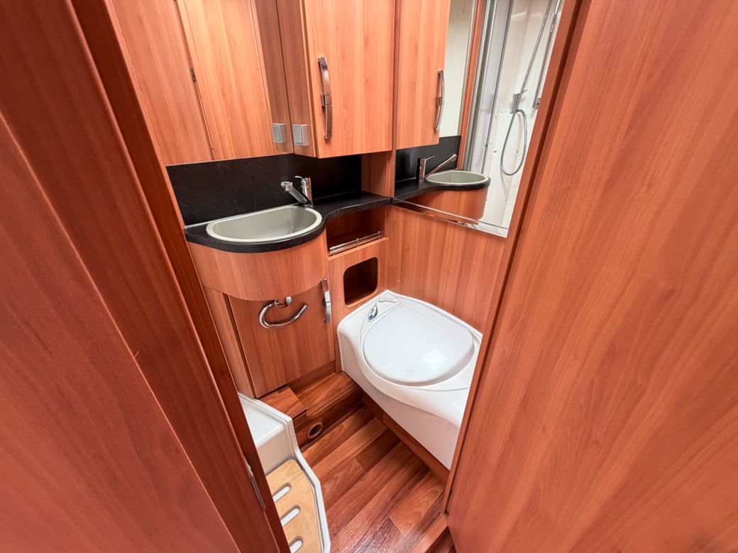 2013 HYMER  T614 CL L.H.D MANUAL 